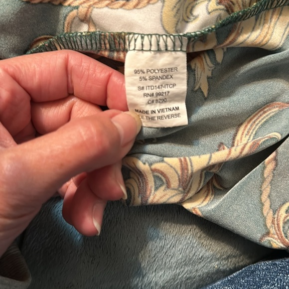 Moa moa medium green gold yellow black and white off the shoulder top - Picture 4 of 4